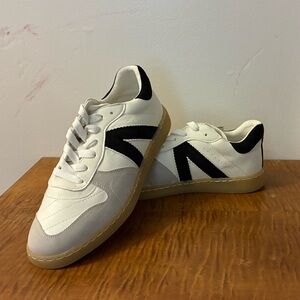 Women’s Casual Athletic Shoes, Size 10